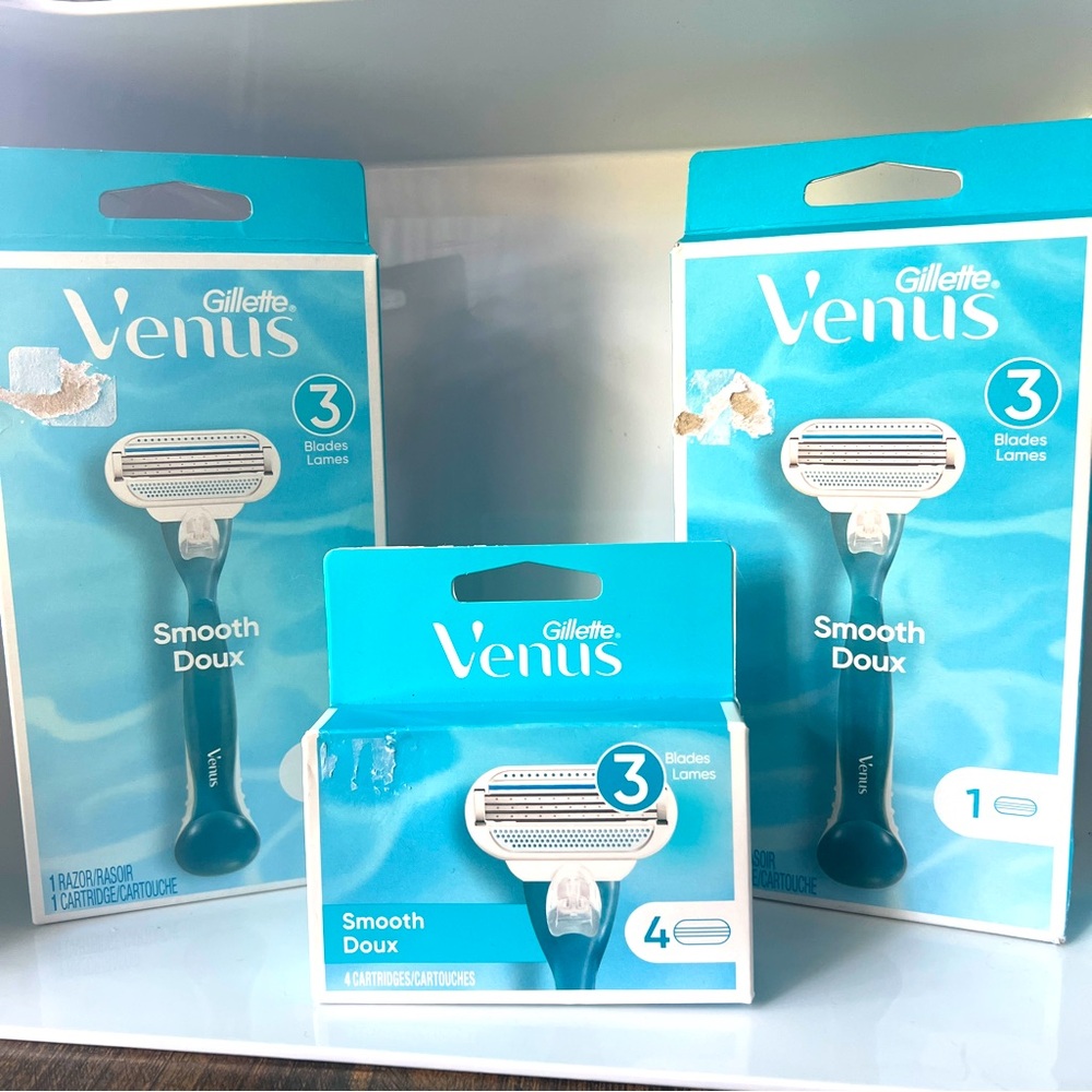 3pk Gillette Venus Women’s Smooth 3-Blade Razors NEW in Box w/ extra cartridges